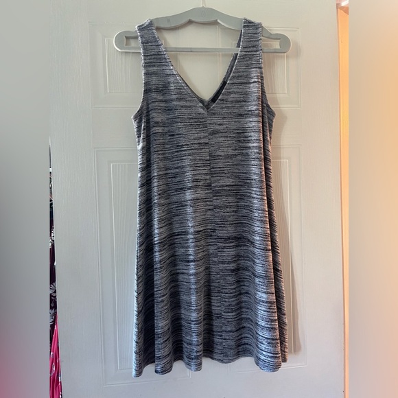 3/10$ Dynamite Size Medium Grey Dress (V neck) - Picture 3 of 5